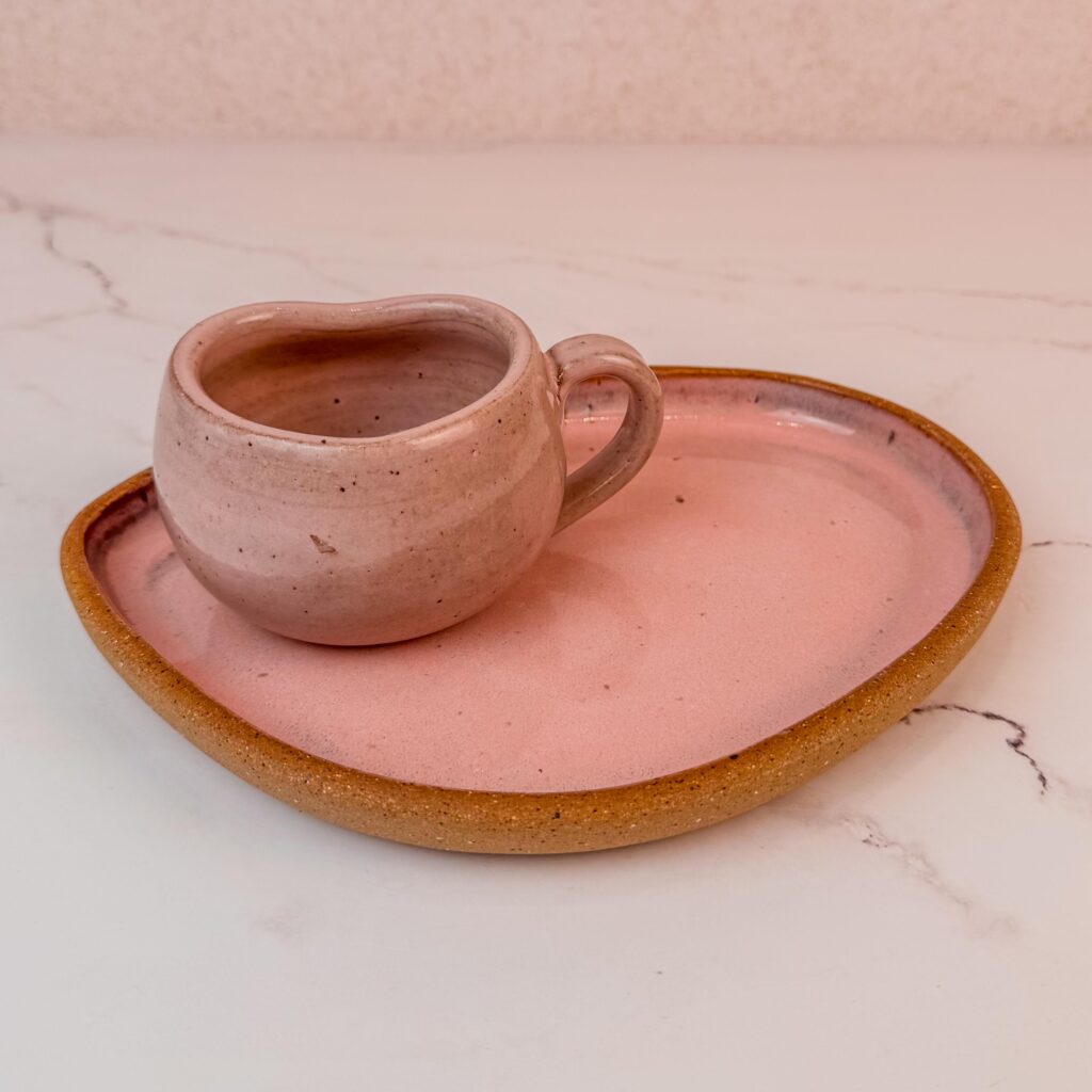 Conjunto Xicara Coração - 200ml + Pires.