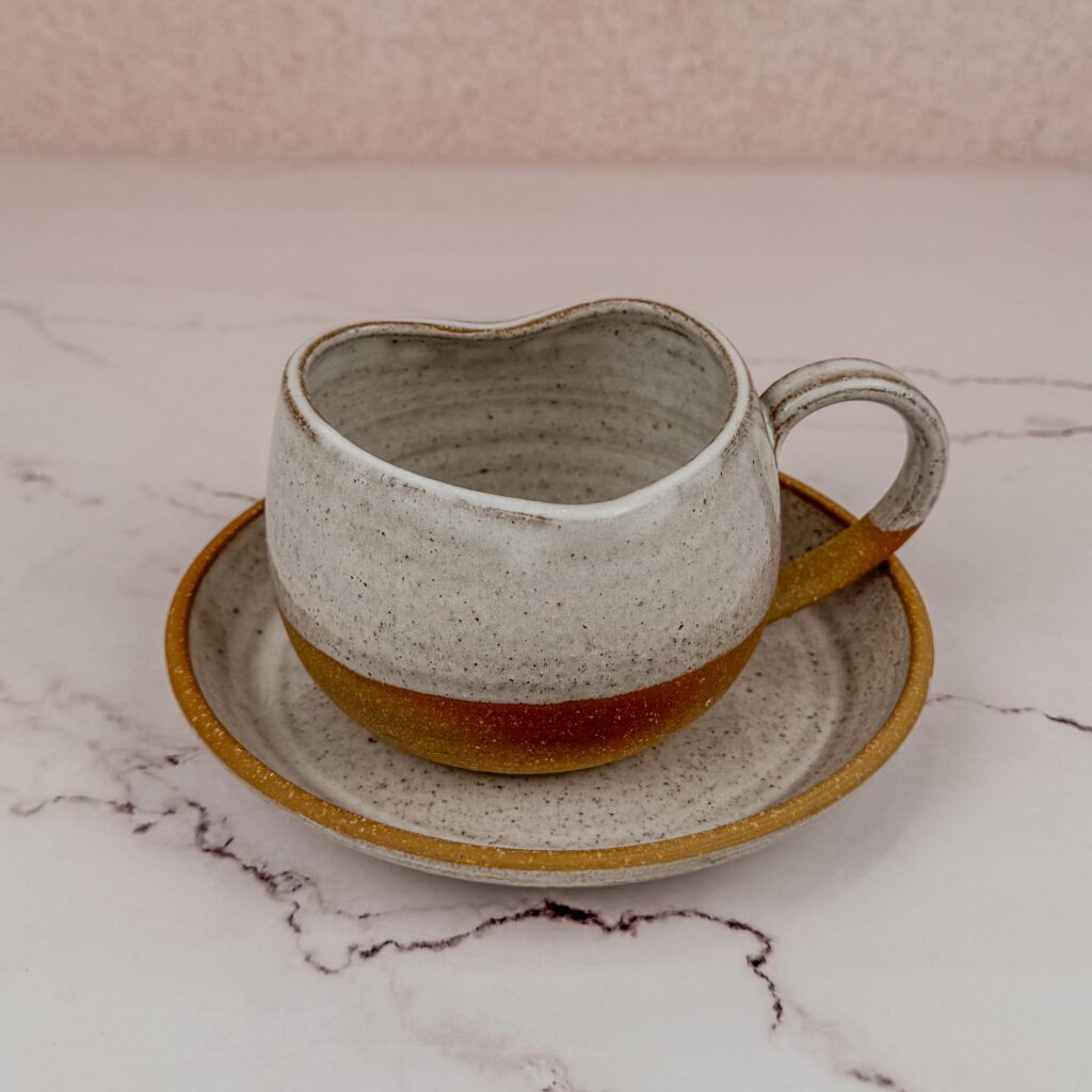 Conjunto xícara coração 300ml + Pires